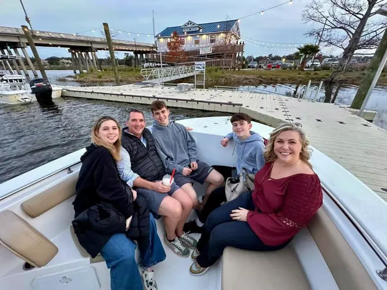 Customers arriving at Yul's Place in Biloxi on boat.